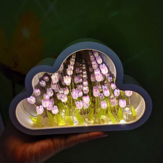 Cloudy Tulip Glow: Personalized Tulip Bloom Desk Lamp
